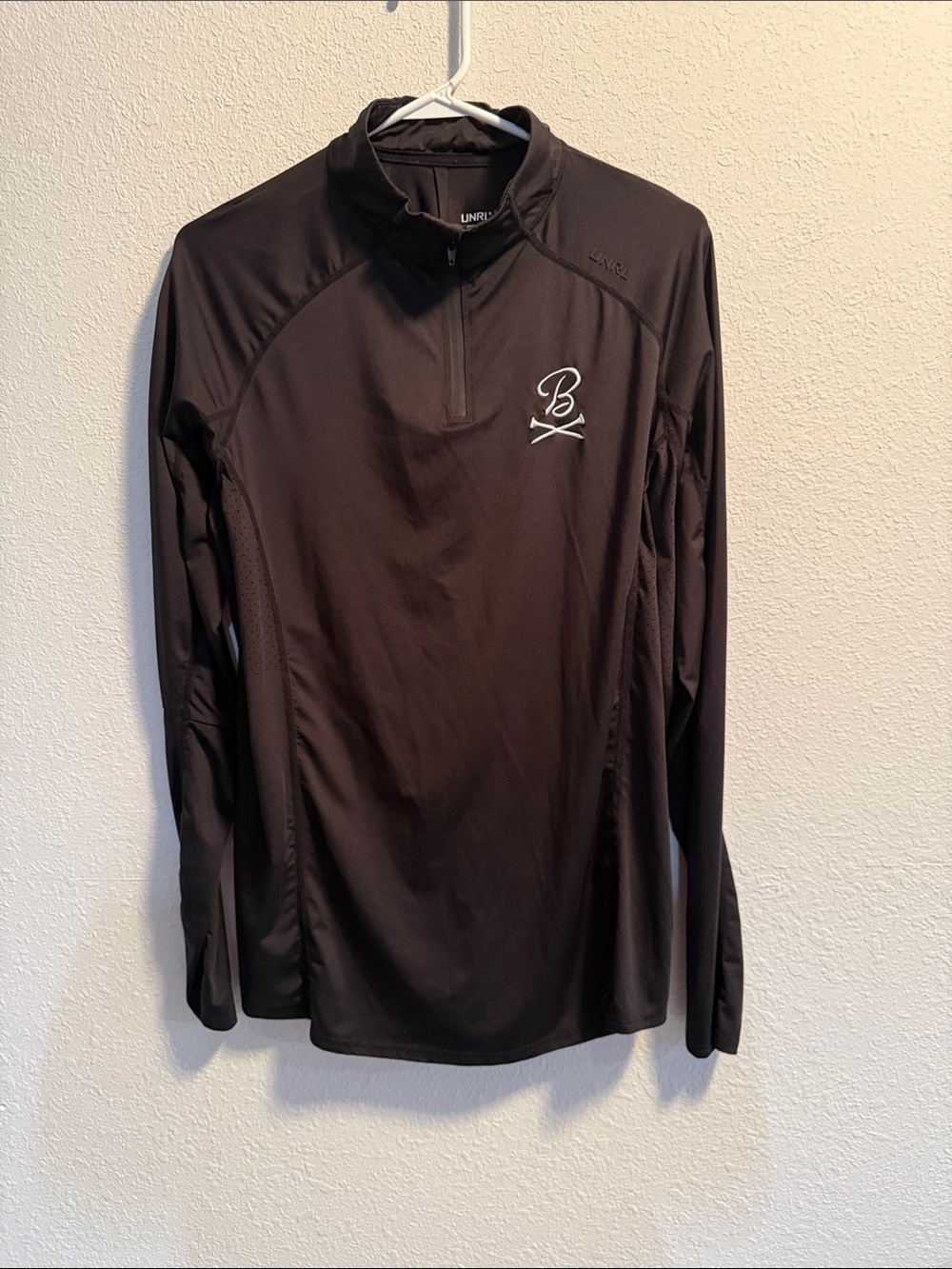 Men's Black Long-Sleeve Quarter-Zip